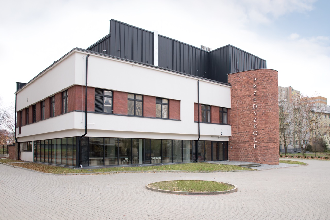 Przedszkole z zewnątrz